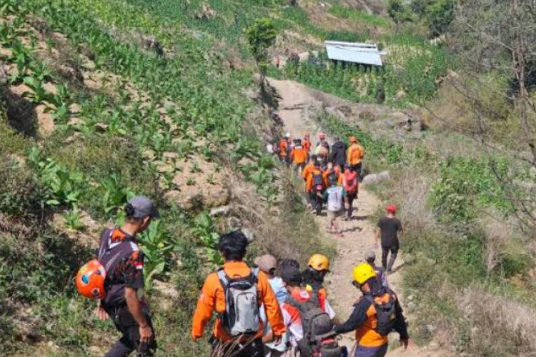 Dude Kurniawan Pasha, Pendaki Remaja yang Tewas Usai Terjatuh ke Jurang Saat Mendaki Gunung Sumbing