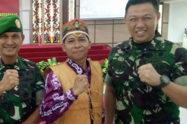 Penjaga Garda Terdepan Nusantara: Kisah Inspiratif Putra Suku Dayak yang Mengabdi Sebagai Prajurit TNI