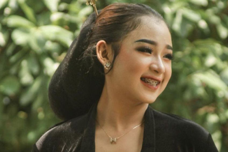 Niken Salindry Umur Berapa? Profil dan Biodata Niken Salindry, Sinden Cilik yang Dijodohkan Netizen dengan Bupati Tuban