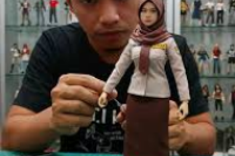 Viral! Seorang Pria Buat Action Figure AI Bu Guru Salsa Hingga Direpost Orang yang Asli, Ternyata Begini Cara Membuatnya