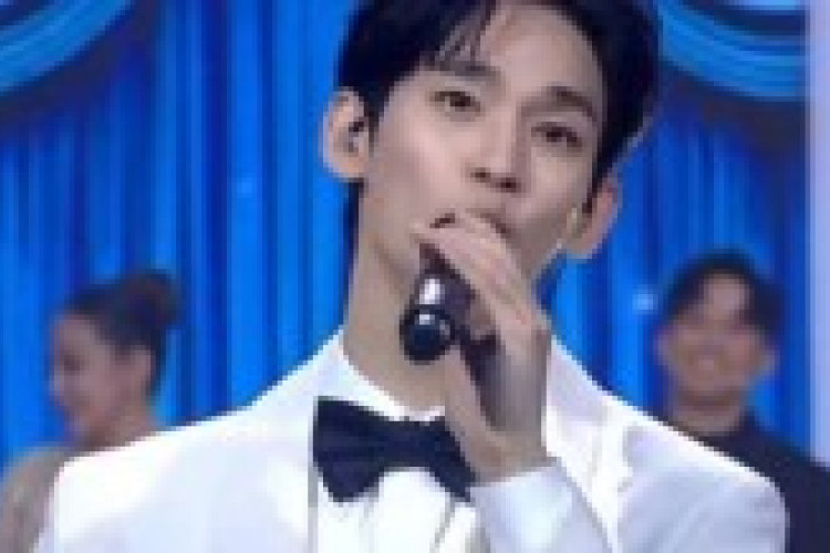 Resmi Comeback, Kim Soo-hyun Kejutkan Fans di Mahakarya RCTI 37 Pasca Hiatus 17 Bulan