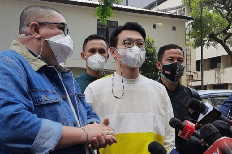 Mantan Hakim Agung Gayus Lumbuun Jadi Penjamin Penangguhan Penahanan Richard Lee