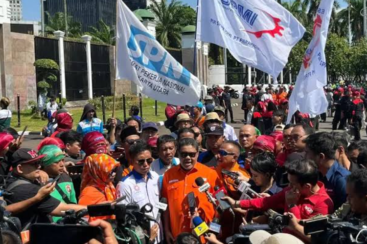 Buruh Usul Upah Minimum 2027 Naik Hingga 9,5%, Ini Alasan di Baliknya!