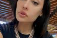 Profil Singkat Zarina Anjoulie, Aktris Film Asal Malaysia yang Viral Usai Live Sambil Masak-masak